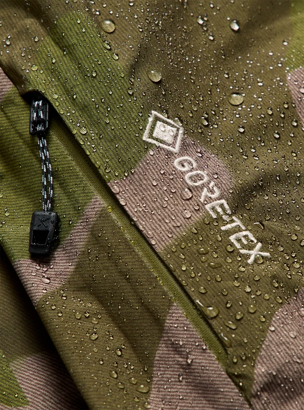 Burton Men's [ak]® Swash Synthetic Insulated GORE-TEX 2L Jacket - Keel Camo