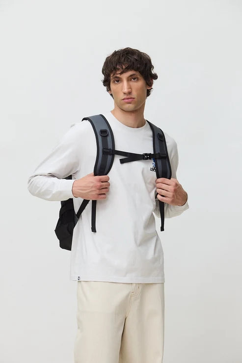 Blue Banana Black Adventure Bag – Zaino 20L in Ripstop Riciclato con Porta Laptop 16"