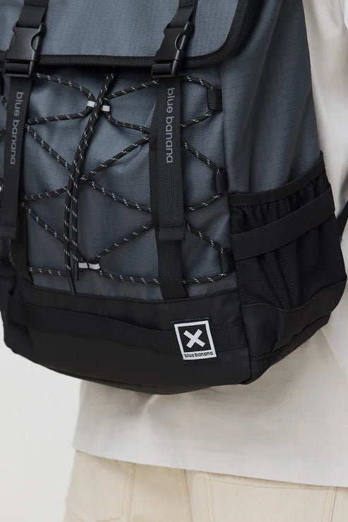Blue Banana Black Adventure Bag – Zaino 20L in Ripstop Riciclato con Porta Laptop 16"