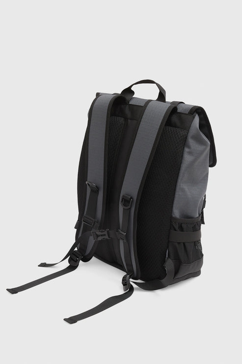 Blue Banana Black Adventure Bag – Zaino 20L in Ripstop Riciclato con Porta Laptop 16"