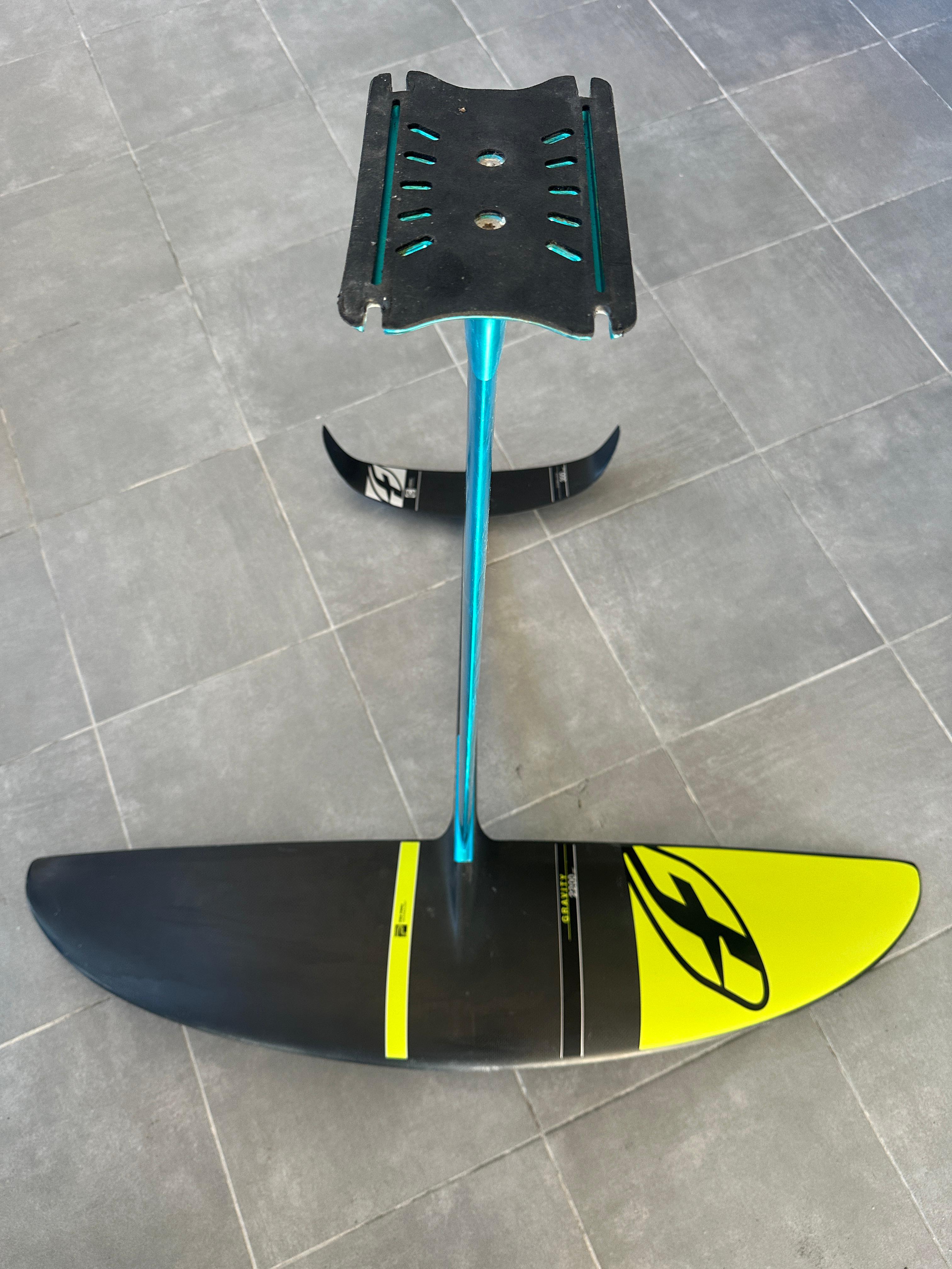 Foil F-ONE Gravity 2200 completo USATO