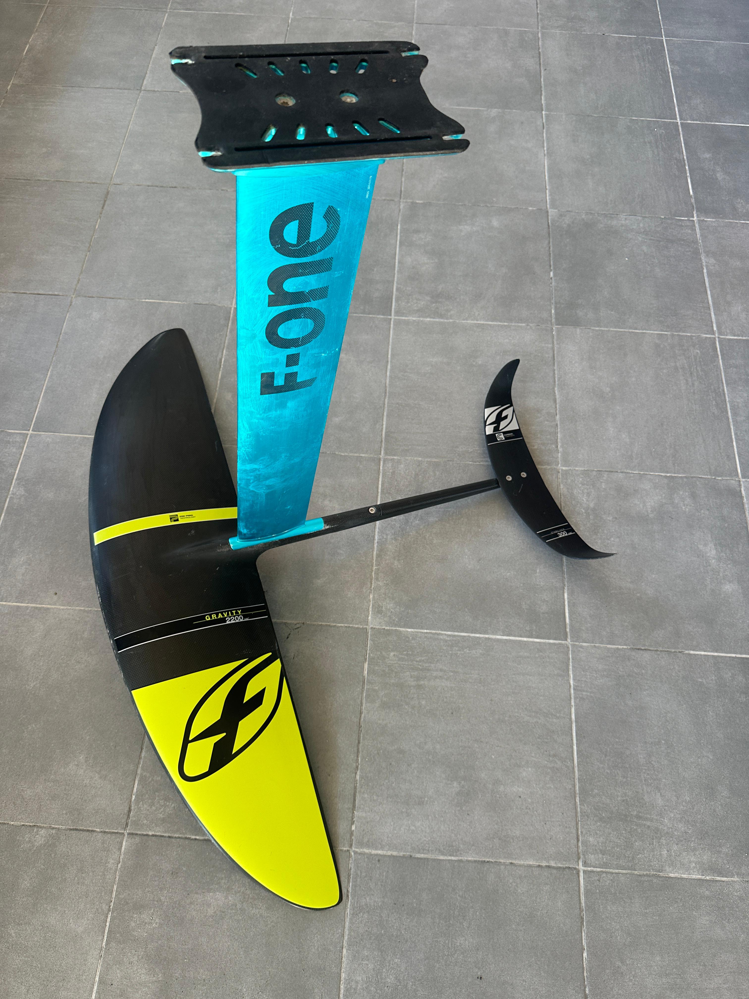 Foil F-ONE Gravity 2200 completo USATO