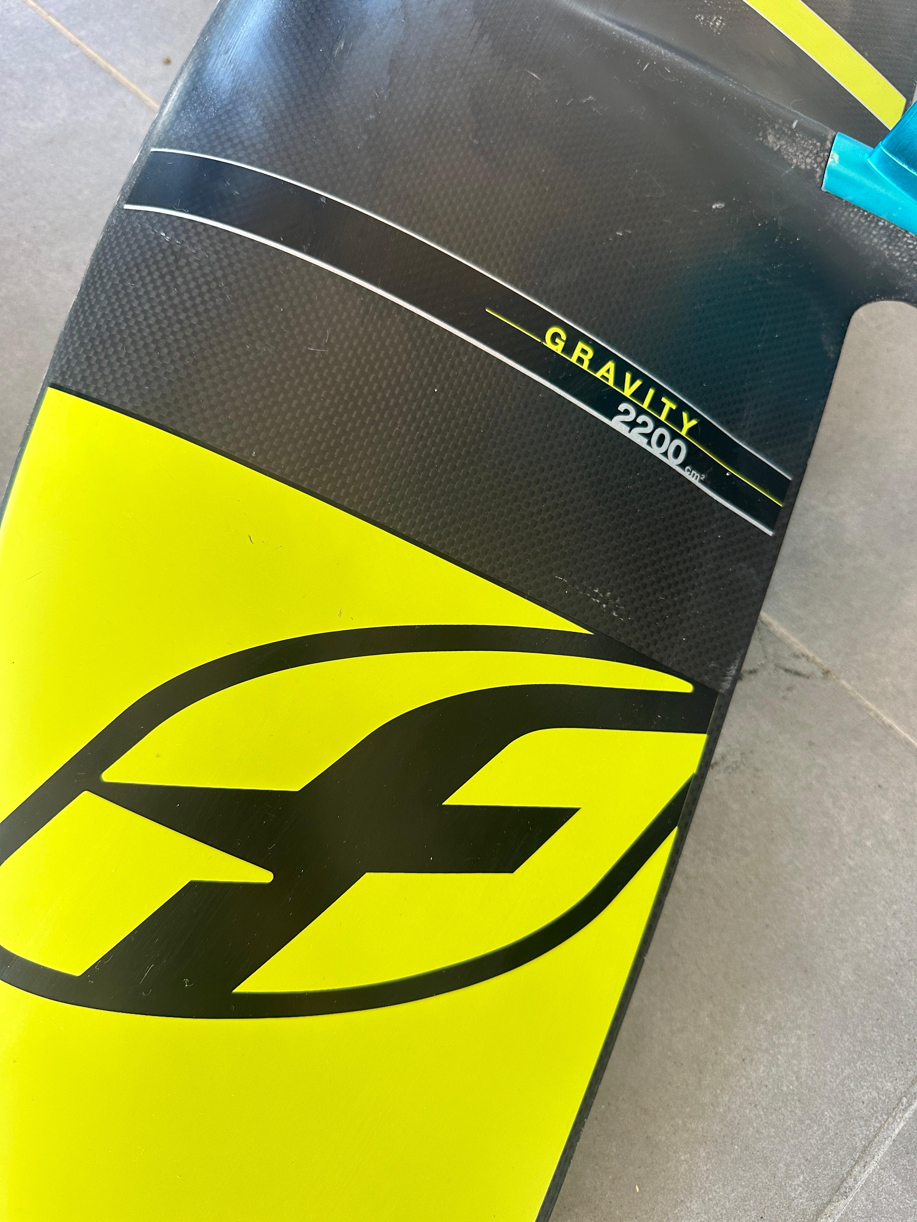 Foil F-ONE Gravity 2200 completo USATO