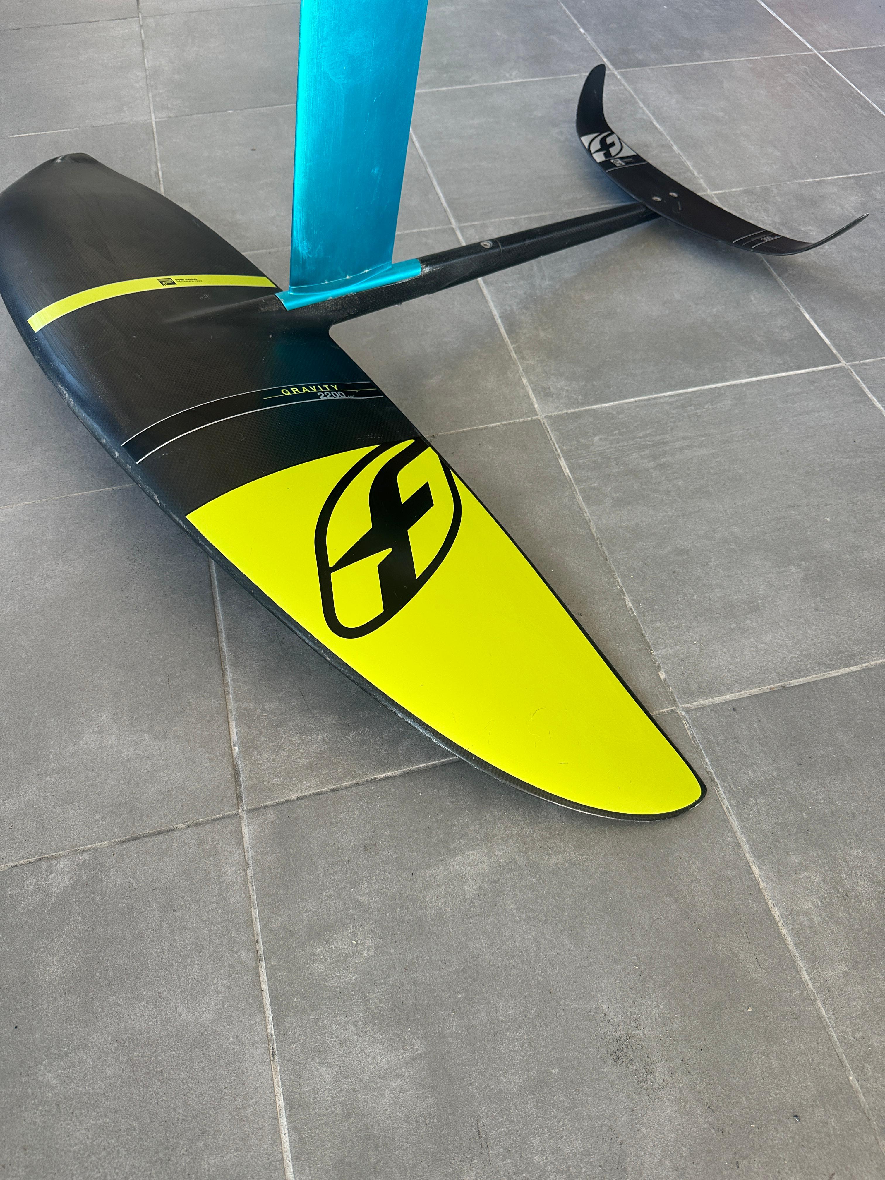 Foil F-ONE Gravity 2200 completo USATO